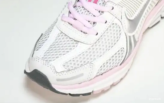 Nike 5 Pack White FN3695-001 Pink Vomero Zoom 520 0531